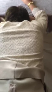 强推皮裙长靴少妇 衣服没脱直接插内射